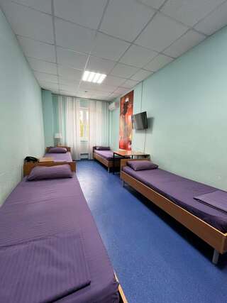 Гостиница Спорт Отель Тольятти Стандартный четырехместный номер-1